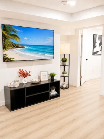 Modern 1BR Retreat-Fully Furnished | 30+ Day Stay Near CHEO/General Hospital
